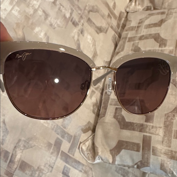 Maui Jim Lokelani Women's Sunglasses - Cream and Gold - Picture 2 of 4